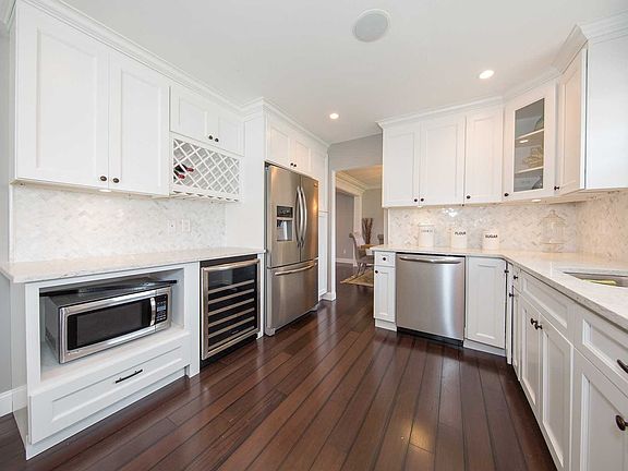 4th image of 17 Ensign Ln