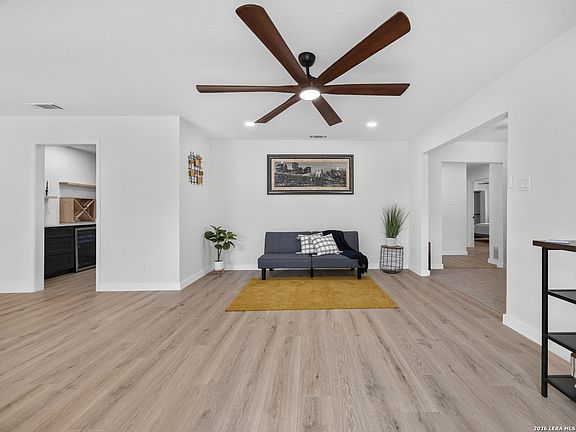 4th image of 5026 La Haya st