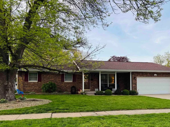 615 E Oak St, Taylorville, IL 62568