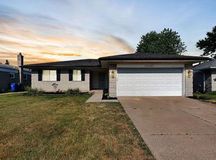 27103 Sutherland Dr, Warren, MI 48088