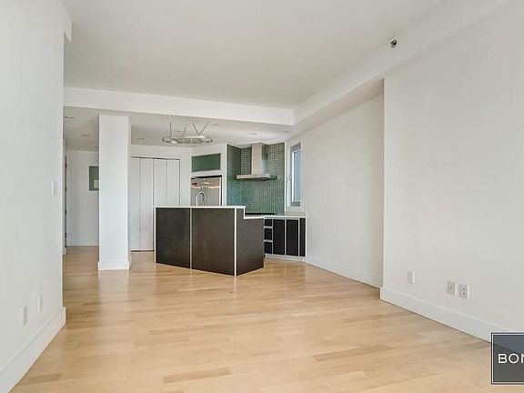 5th image of 1050 Jackson Ave #10DD