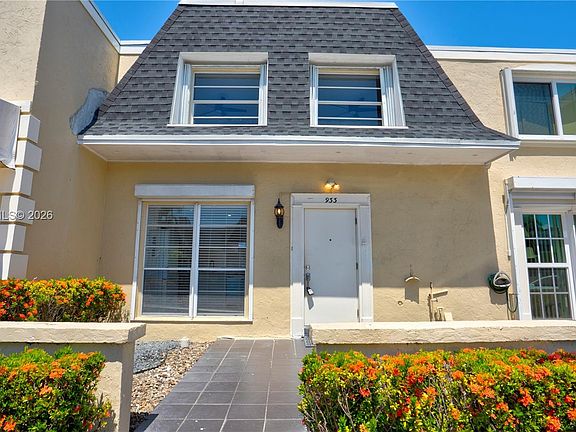 5th image of 933 NE 24th Ave #169