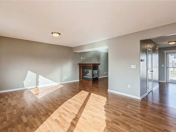 4th image of 305 Walnut Dr NW
