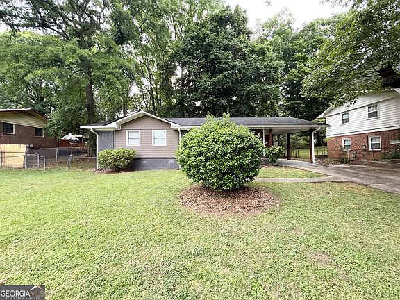 2nd image of 3345 Eisenhower Cir SE