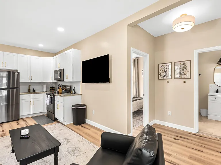 295 Euclid St #1 — Photo 7
