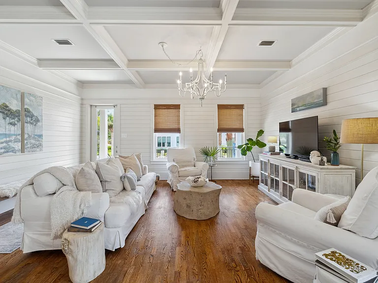 38 White Cliffs Blvd — Photo 4