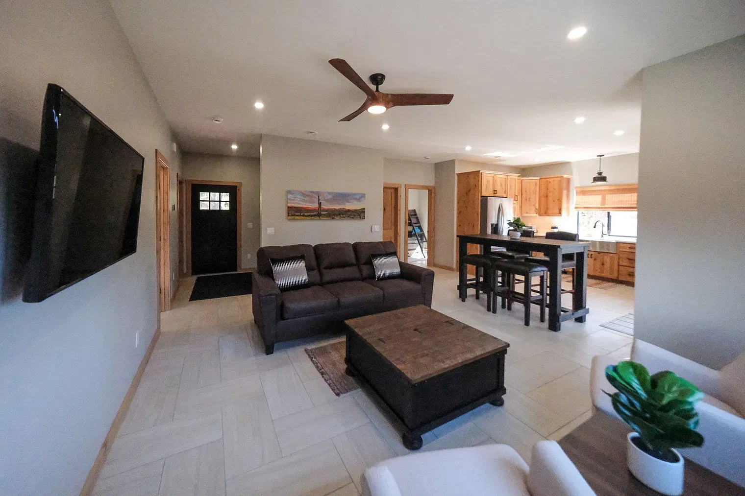 2 bed, 1.0 bath, 1969 sqft, $2,580 — Photo 1