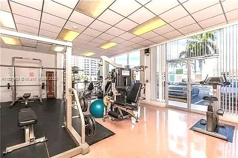 Imperial Towers Condo — Photo 4
