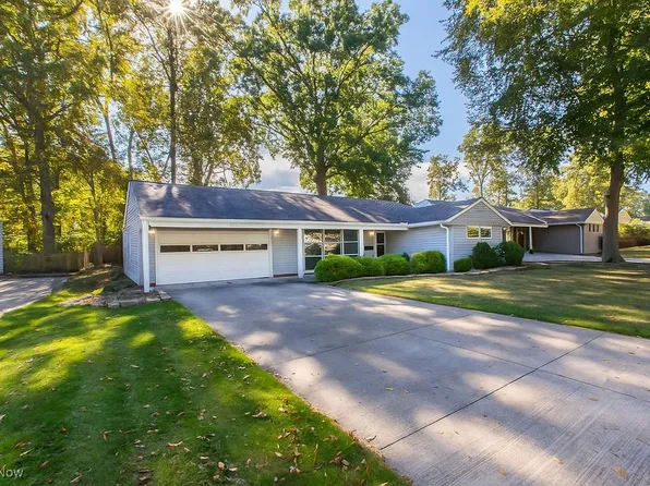 6401 Springwood Rd, Parma Heights, OH 44130