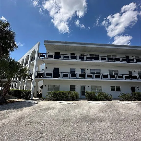 100 El Camino Dr #309 — Photo 1