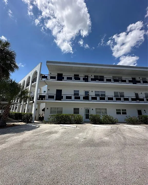 100 El Camino Dr #309