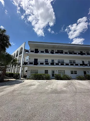 100 El Camino Dr Photo 1