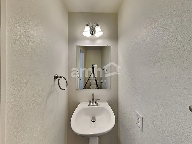 7919 Oak Pointe — Photo 8