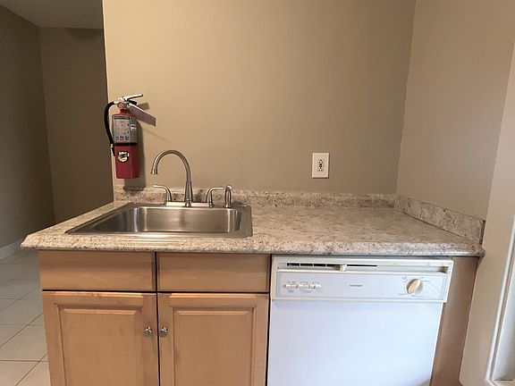 3rd image of 253 W Hazeltine Ave