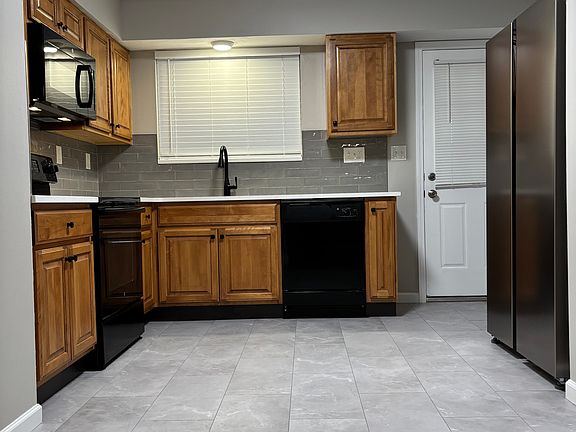 3rd image of 10258 Jeffleigh Ln