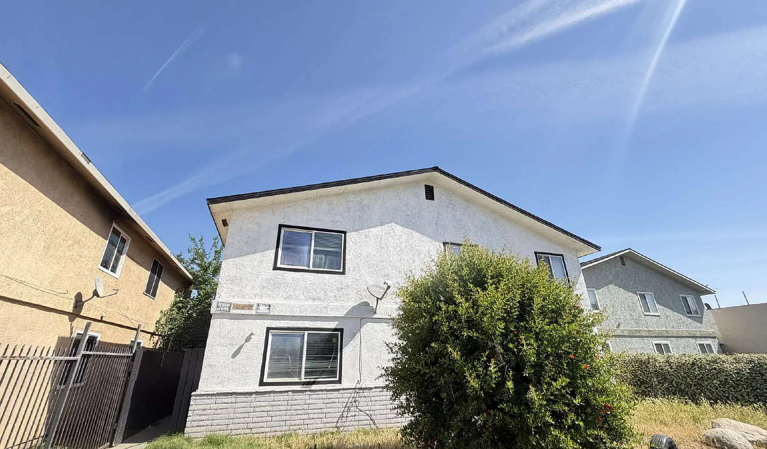 3 bed, 1.0 bath, 983 sqft, $1,350 — Photo 1