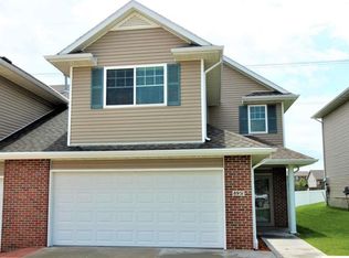 8951 Broken Spoke Dr, Lincoln, NE 68507