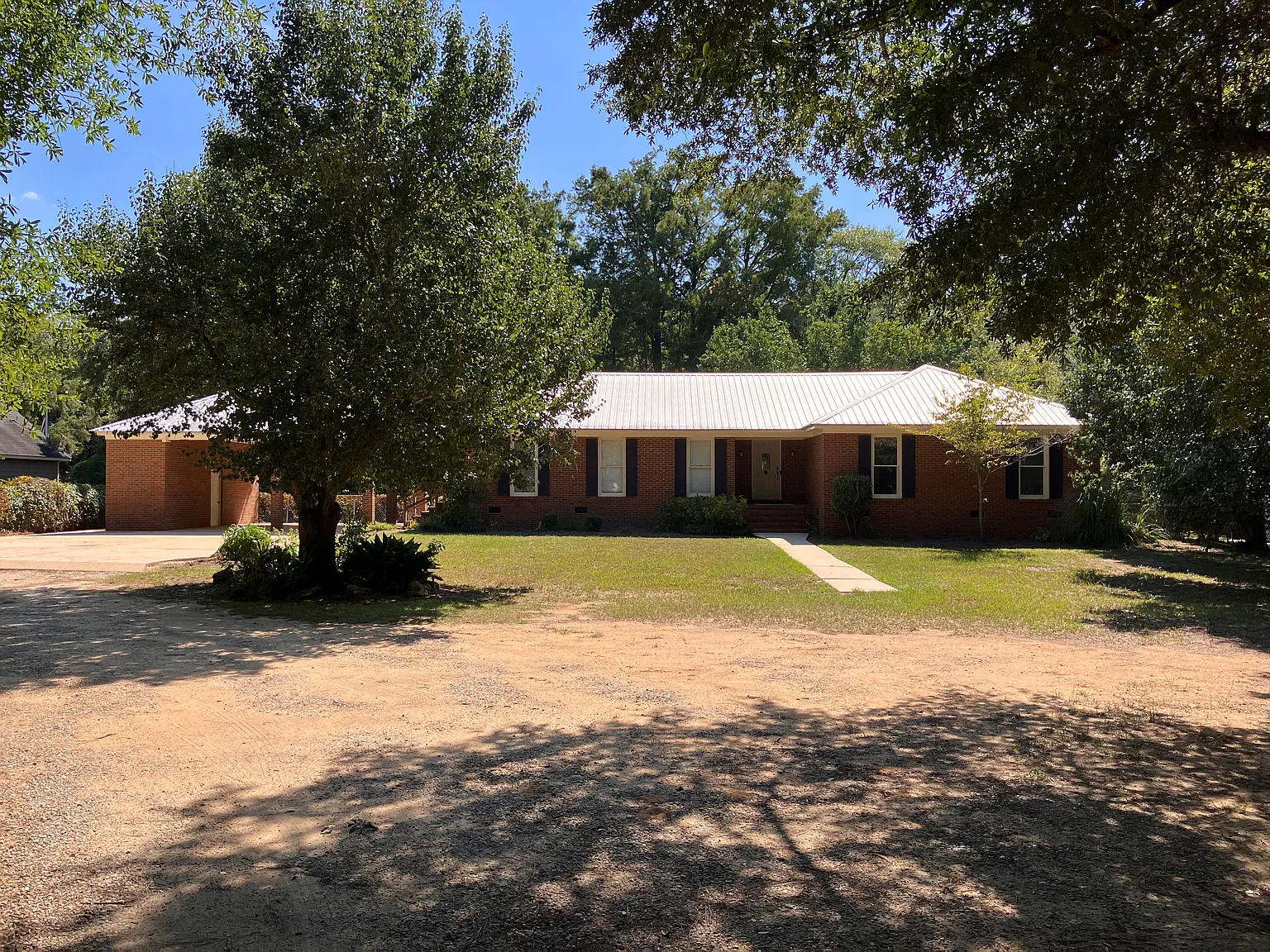 3 bed, 2.5 bath, 2062 sqft, $2,450 — Photo 2