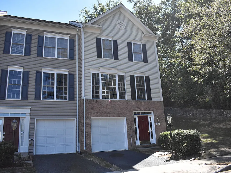711 Galway Ln