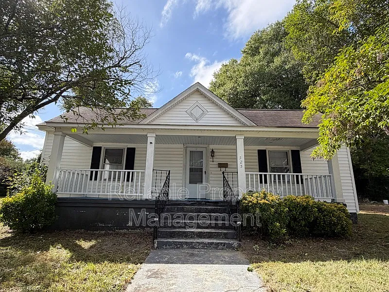 2 bed, 1.0 bath, 1450 sqft, $1,450 — Photo 1