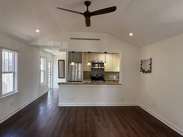 427 N J St — Photo 2