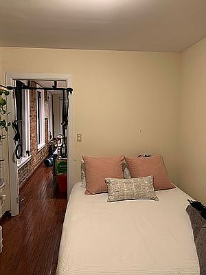 5th image of 215 E 76th St APT 5B