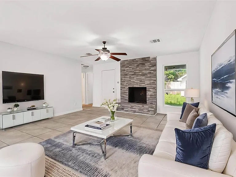 29311 Raestone St — Photo 3