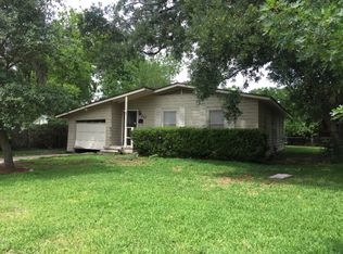 227 Azalea St, Lake Jackson, TX 77566