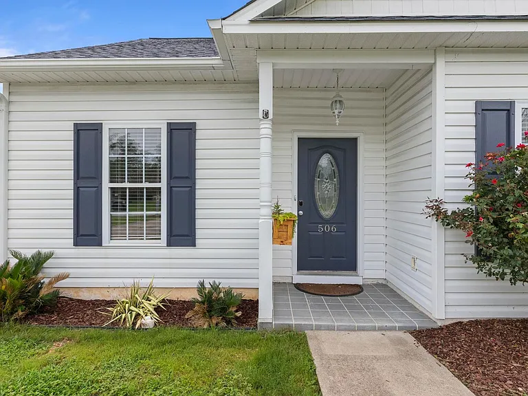 506 Cedar Ave — Photo 2
