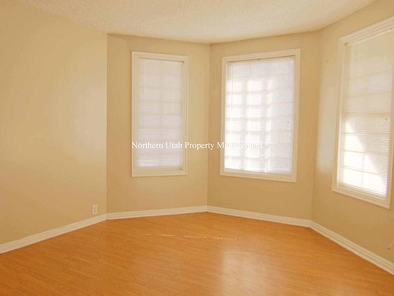 2 Front Room_11212017