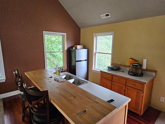 2nd image of 107 Pleasant Point #107