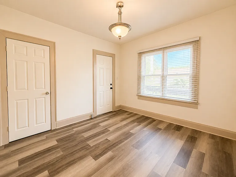 1009 Jackson Ave #1 — Photo 3