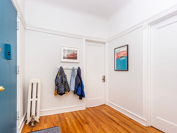 3rd image of 5711 S Blackstone Ave #3N