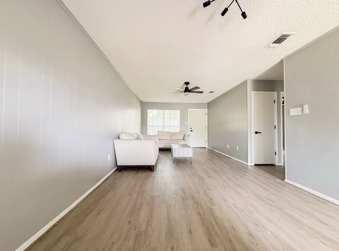 2 bed, 1100 sqft, $1,700 — Photo 3