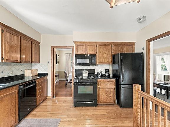 5th image of 281 River Ave