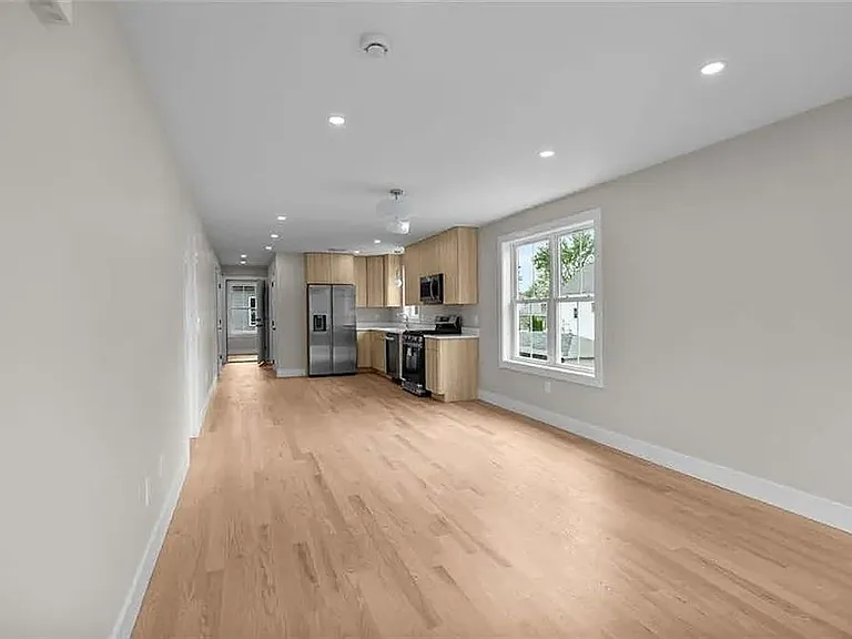 155 Burnside St #1 — Photo 7