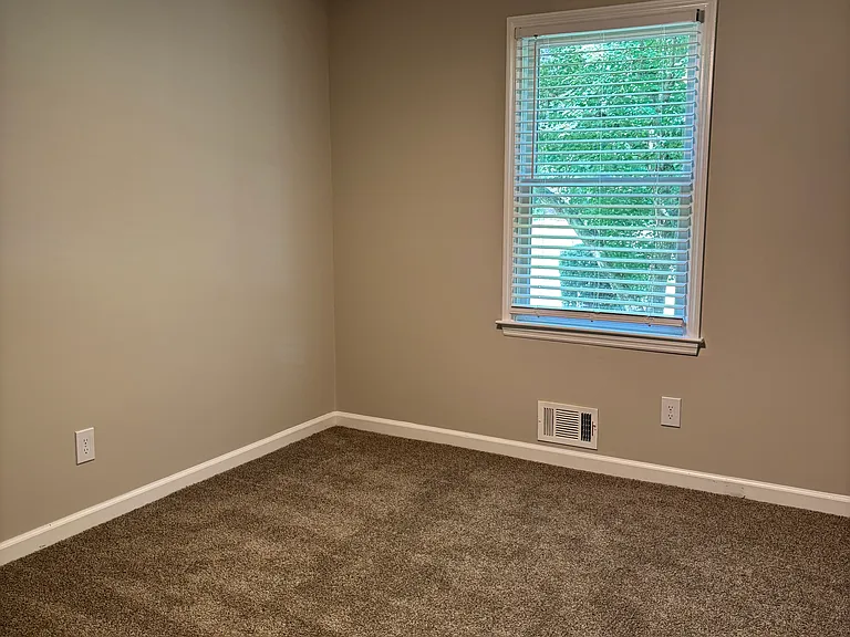 1460 Marthas Ct — Photo 6