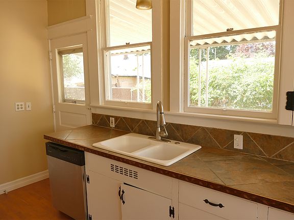 Large sink with disposal and dishwasher