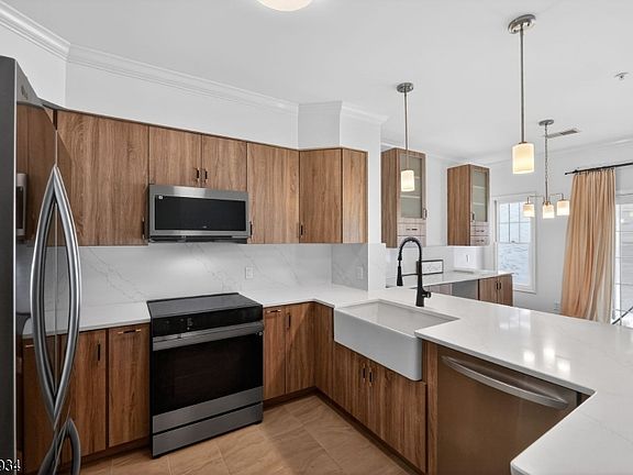 5th image of 8 Maple Cres Unit 12