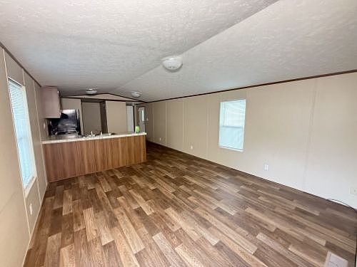 3rd image of 2500 W Mount Houston Rd