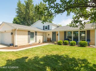 3011 N Windsor Dr, Arlington Heights, IL 60004