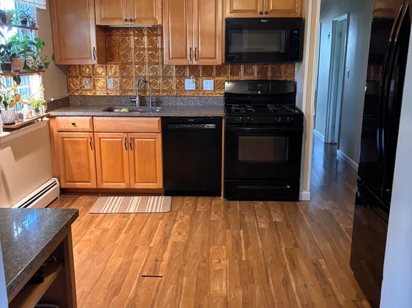 592 Saw Mill Brook Pkwy, Newton, MA 02459