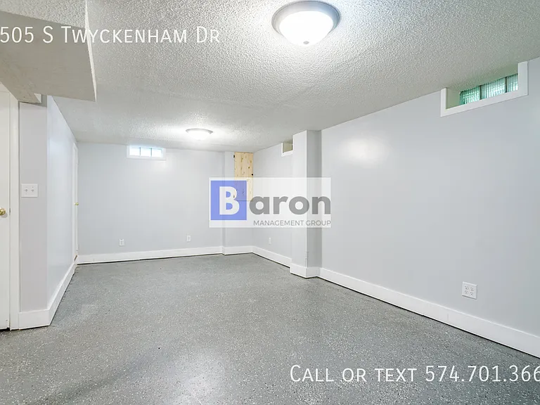 2505 S Twyckenham Dr — Photo 20