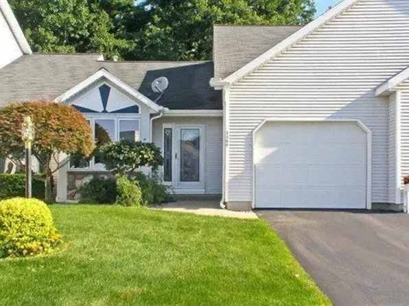 3360 Starboard Dr, Holland, MI 49424