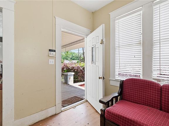 2nd image of 2216 Elliott St