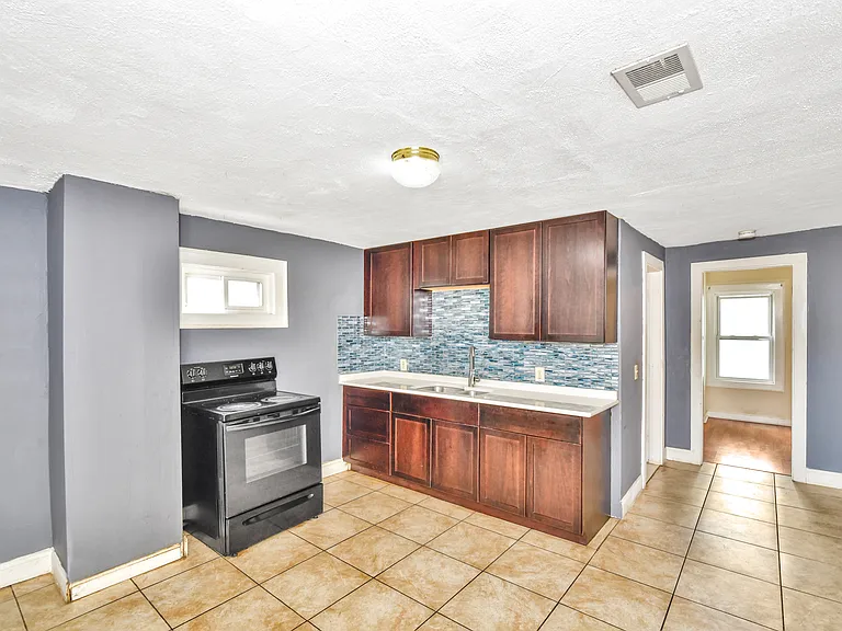 10 Milton St #2 — Photo 8