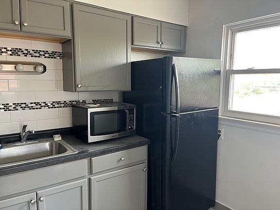 3rd image of 21401 Kingsville St APT 202