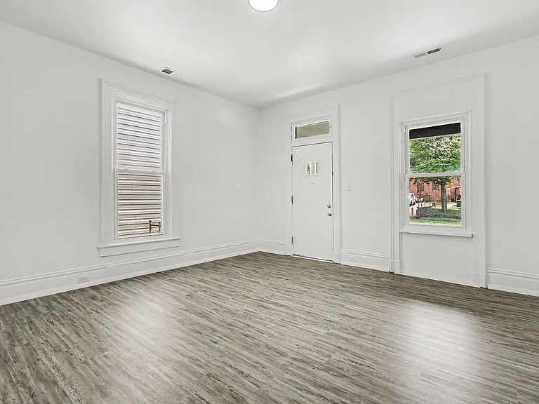 324 Linden St — Photo 3