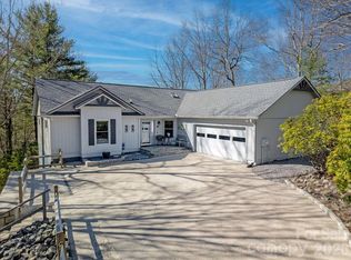 552 Kanasgowa Dr, Brevard, NC 28712