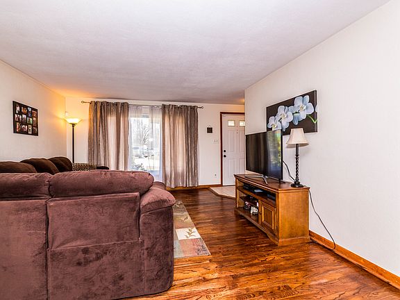 4th image of 25 Ott Dr